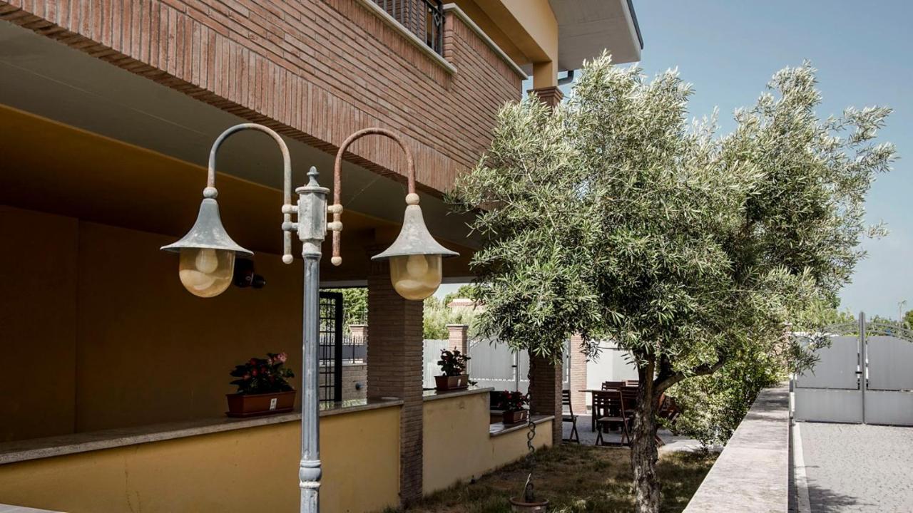 Sigis Hotel Fiumicino Exterior photo